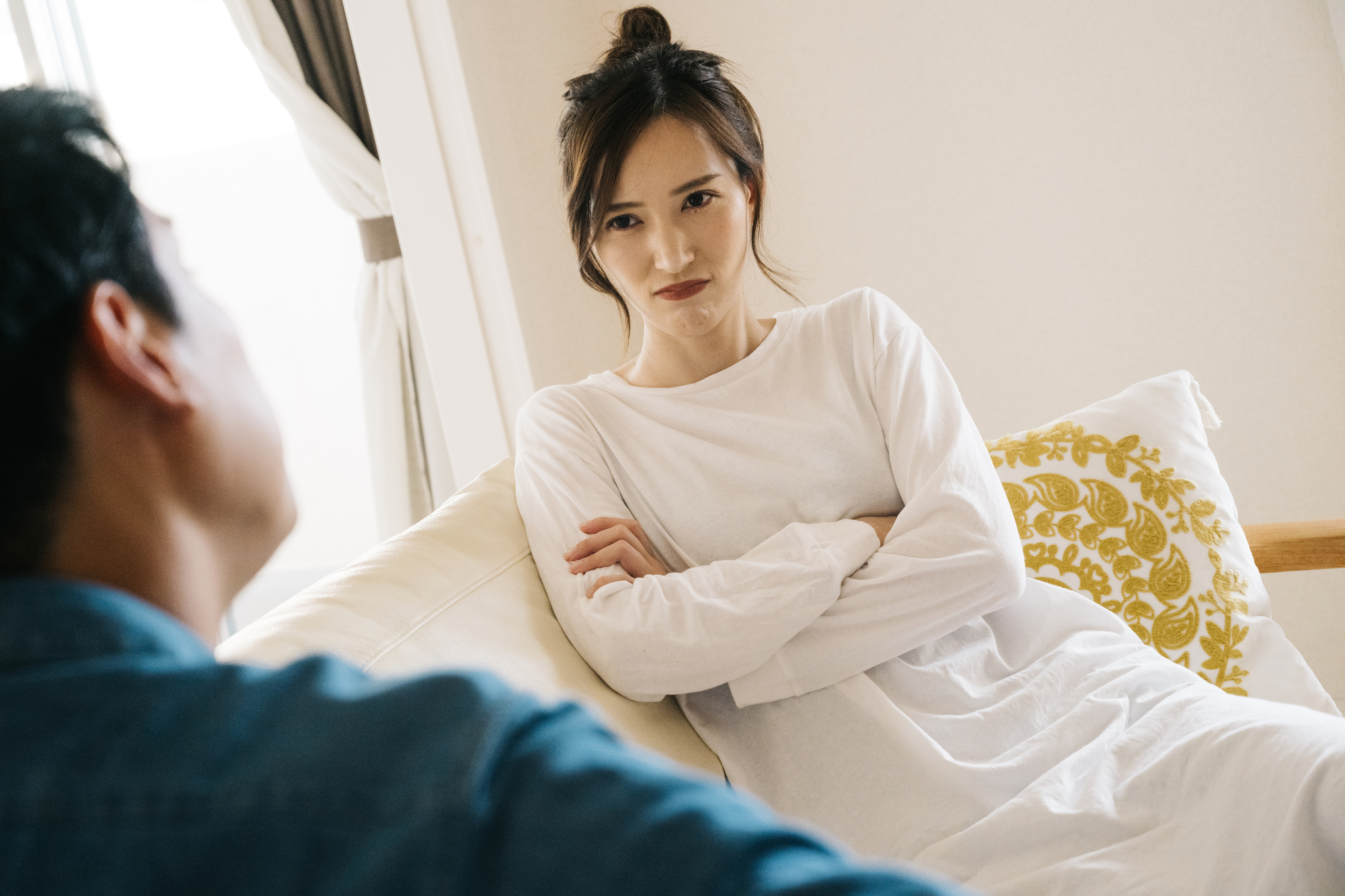 浮気している配偶者や不倫相手に与える制裁方法について解説